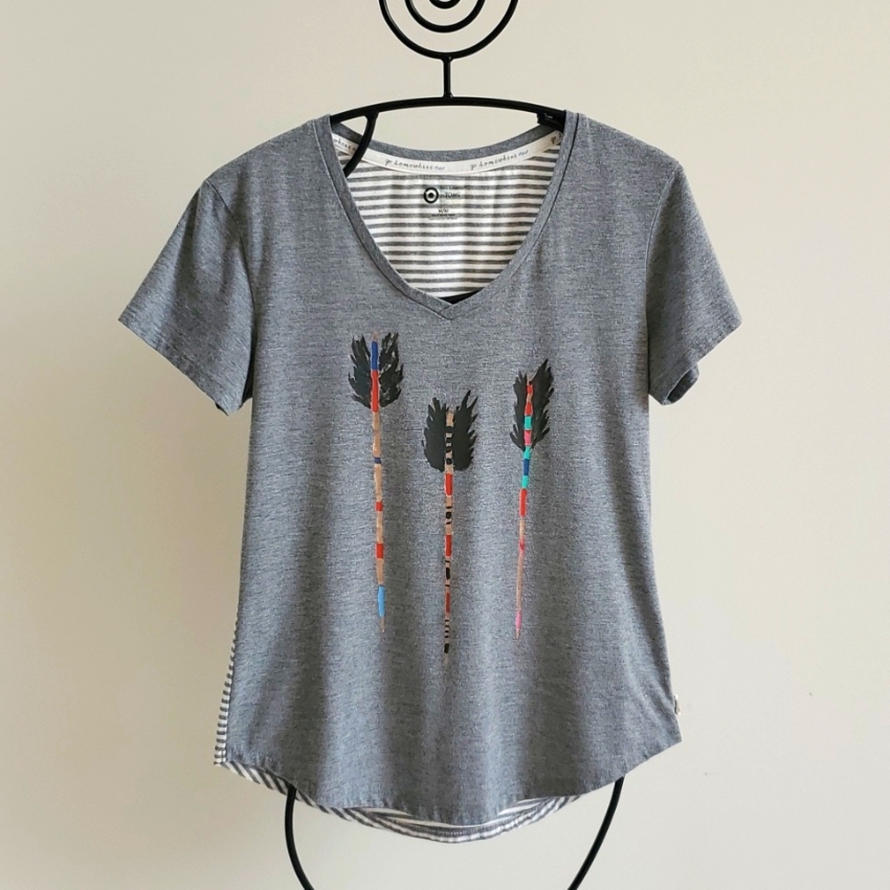 Toms * V neck gray t shirt, arrows, stripes